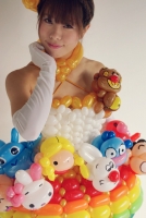 サンリオの歴代・懐かしいキャラ(コロちゃん・ ロビーラビット・たぁ坊・ぽんぽんひえた等)が大集 合した「サンリオオールスターズドレス」。