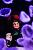 奥田エイメイ　浮遊体アート・人工クラゲと人形たちの対話 