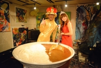 カレーまん(左)とミスカレー(右)