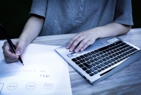 オンラインリアル脱出ゲーム×お化け屋敷「呪い鏡の家からの脱出」