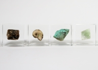 石と色展