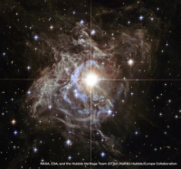 とも座の方向、約6500光年先にある「ケフェウス型変光星」 ⓒNASA, ESA, and the Hubble Heritage Team (STScI/AURA)-Hubble/Europe Collaboration 