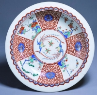 色絵松竹梅牡丹双鳳文大皿」 伊万里(柿右衛門様式)17-18世紀 所蔵:東京国立博物館