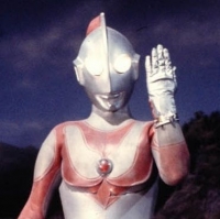 ©円谷プロ 黄金の「ウルトラブレスレット」 