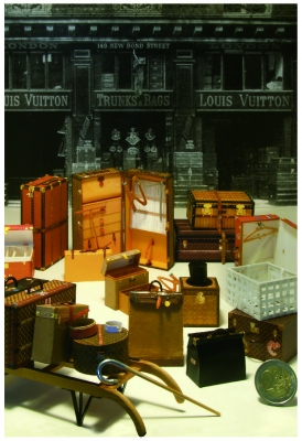 「小さなL.Vuittonトランクの長い歴史旅」－１００年旅の浪漫と美しさの立体歴史紙芝居－ 前田勝介　個展