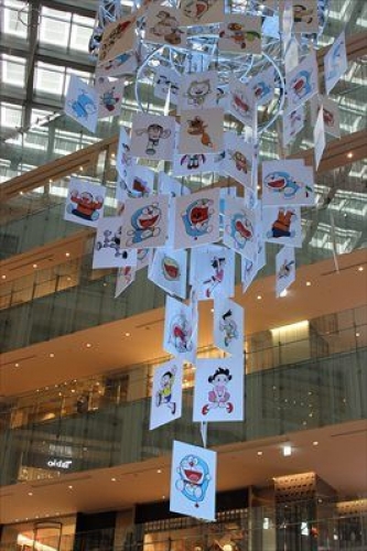 SF(すこしふしぎ)の力！？藤子・F・不二雄キャラ80体が空中でアート