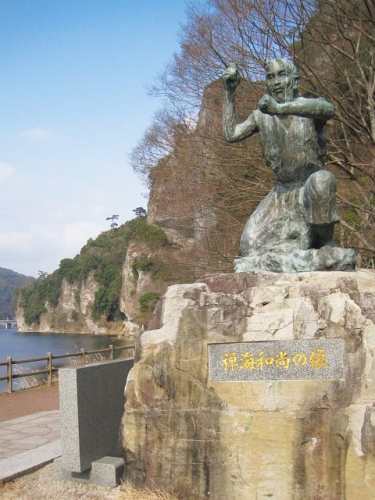 大分 青の洞門(禅海の像)