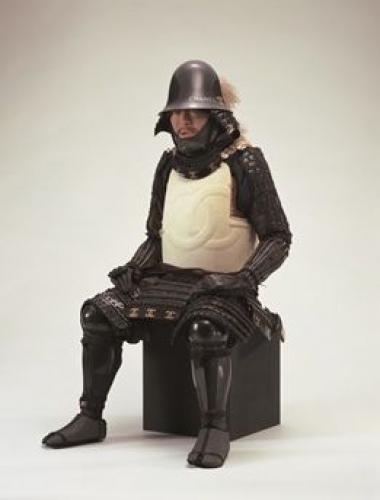野口哲哉展 シャネル侍着甲座像　2009年