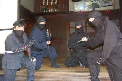 真夏の忍者修行！吹き矢！手裏剣！剣術指南！沢登りに古道巡り！ 