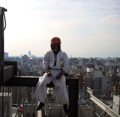 上空数百メートルを駆ける鳶職人の仕事