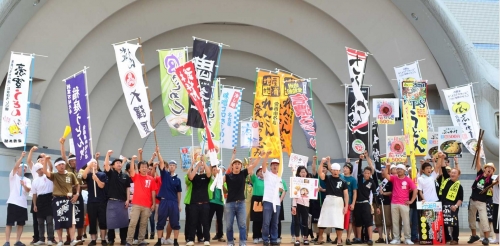 うどん天下一決定戦　開会式-出場チーム勢揃い[昨年の模様]