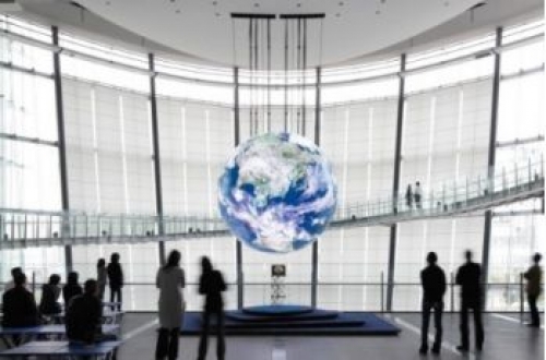 地球ディスプレイ「Geo-Cosmos(ジオ・コスモス)」 