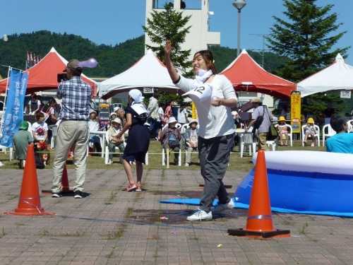 全日本水風船キャッチ選手権大会 2013年の様子