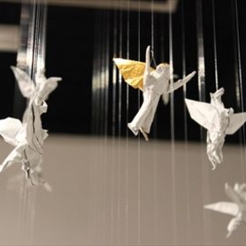 折り紙を‘こねる’？紙が粘土のように変化する『おりがみオブジェ』　服部正 個展「ハレとケ-いまだかつてない折り紙-」 