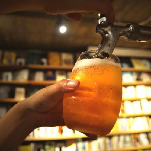 憧れの‘朝から飲む’を図書室でやってみる。クラフトビール飲み放題！　『エクストリーム休暇 in 森の図書室』