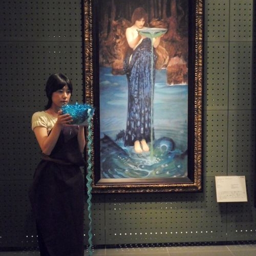 「悪（ワル）の美術 アートもちょっとワルが魅力的 」　絵画とそっくり！ 美女が流すのは“毒”