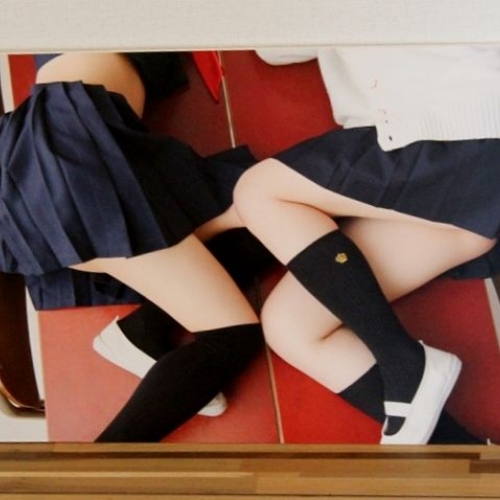 おっぱい派もふともも派になる！？ ふとももだらけの展示会「ふともも写真の世界展」 