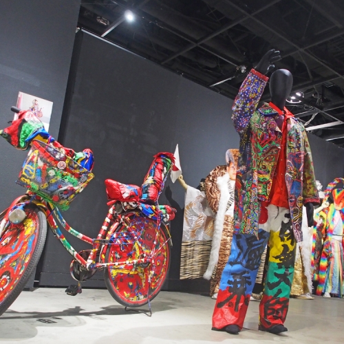 「はぐれもの」たちの日本最大展覧会『櫛野展正のアウトサイド・ジャパン展』