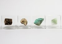 石と色展