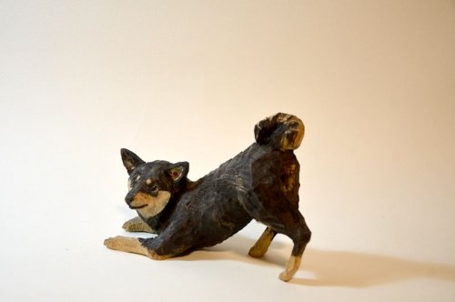彫刻家 はしもとみお 黒柴 「月」
